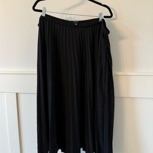 Halogen Black Midi Pleated Skirt for Cocktail